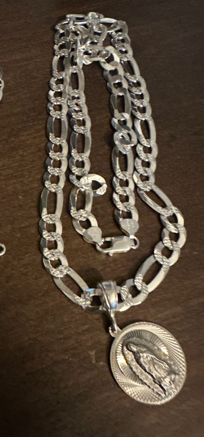 Silver Chain And Pendant 