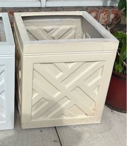 Cream Chippendale Outdoor Garden Planter 18x18x21