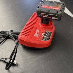 Milwaukee M12 Charger with M12 XC 4.0 Battery 