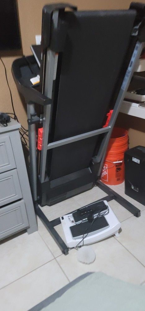 205 CST TREADMILL ELECTRIC