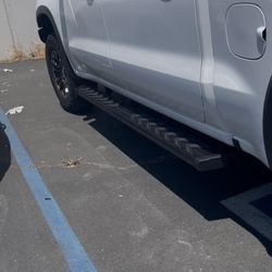 BA2 Rough Country Running Boards Chevy/GMC