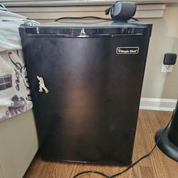 Magic Chef Mini Fridge 