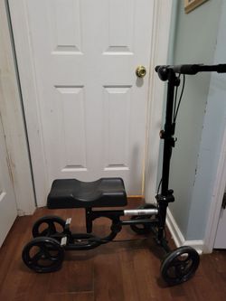 Folding knee scooter Walker walker with paded Seat and Hand breaks