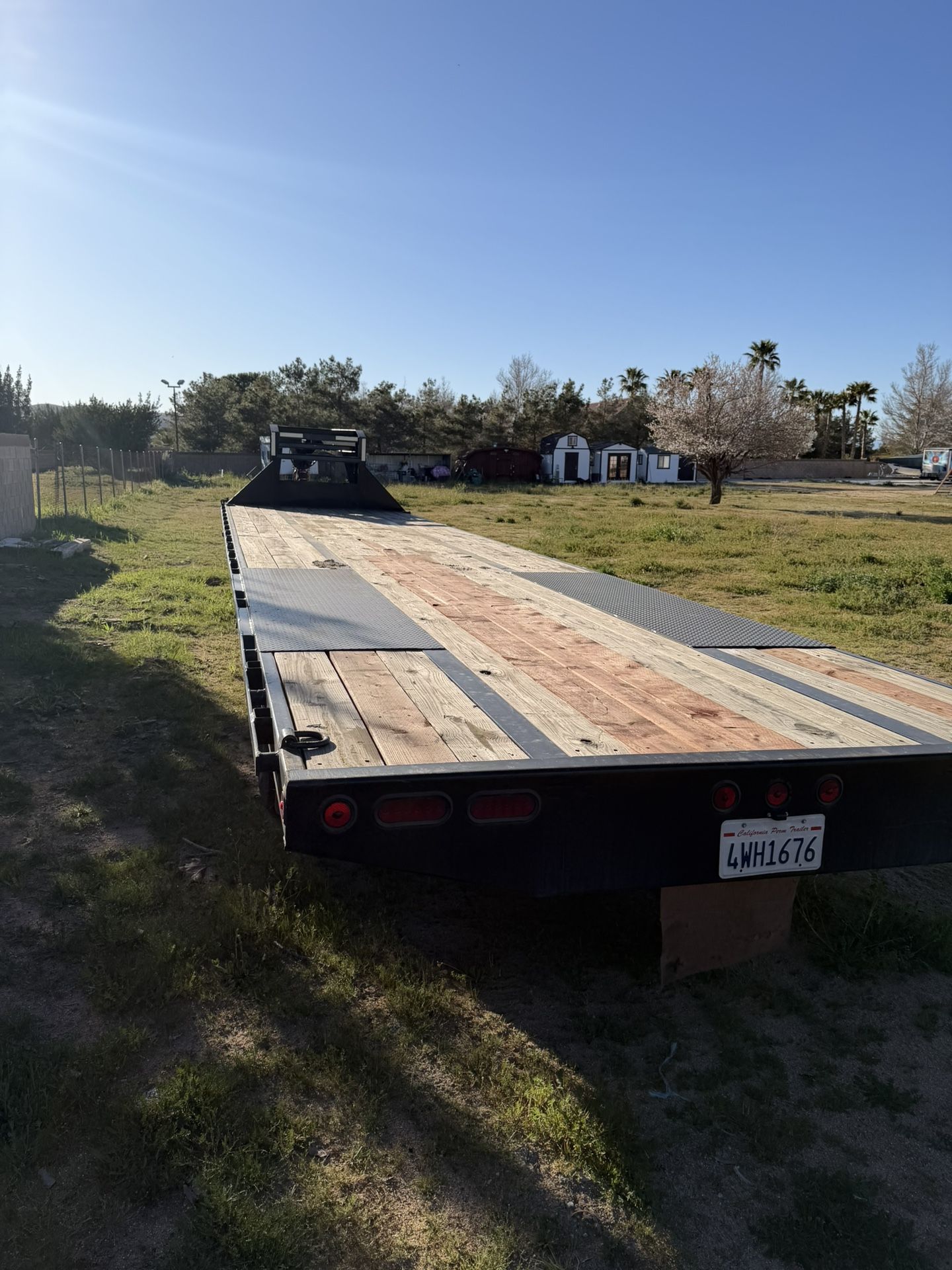 Gooseneck Flatbed Trailer