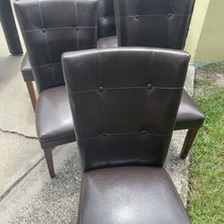 5 Chairs 1 Table 100$ Or Best Offer