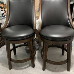 Dining Table w/swivel chairs