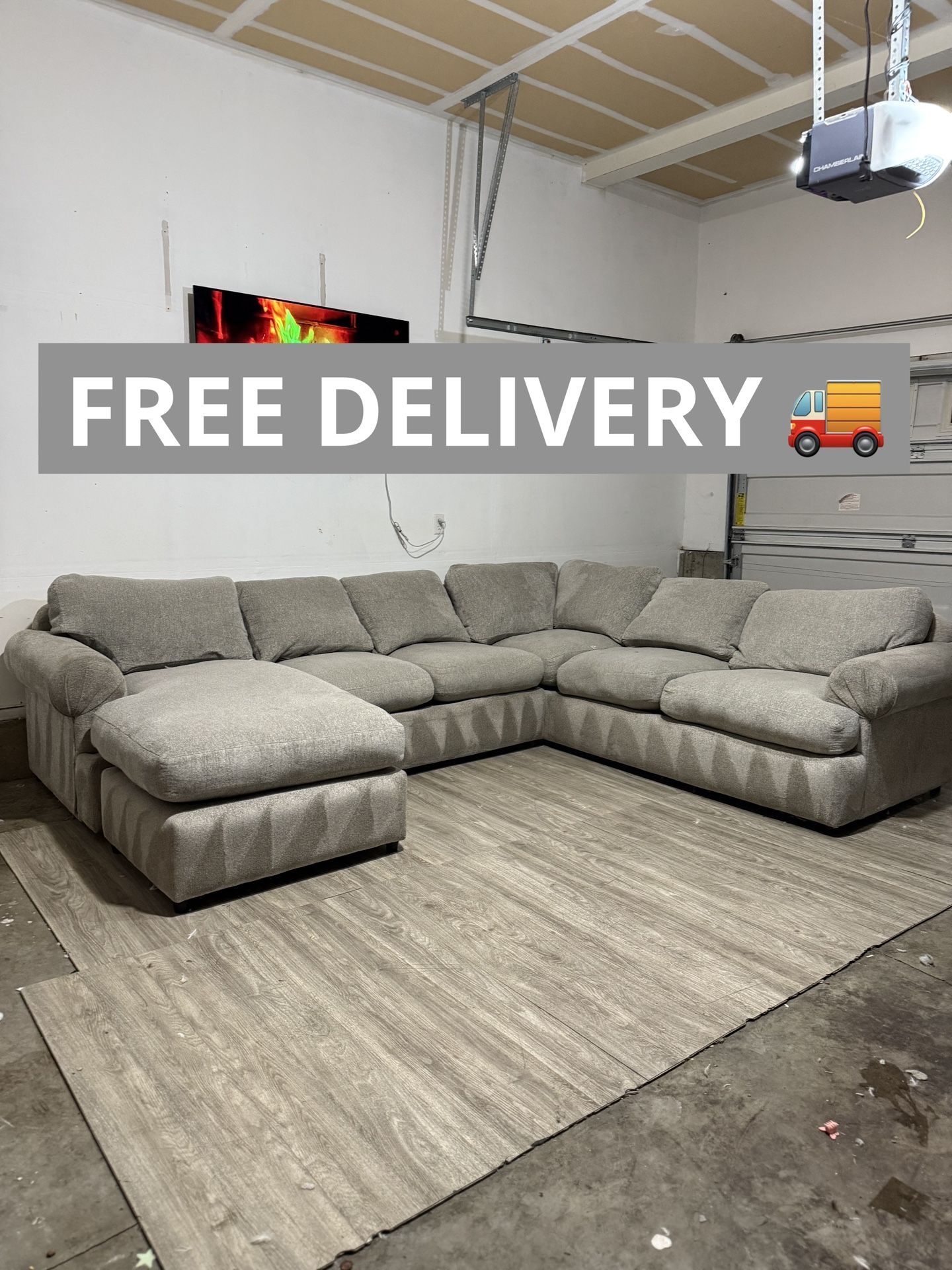Gray Stanton Sectional Couch 🛋️- FREE DELIVERY 🚚