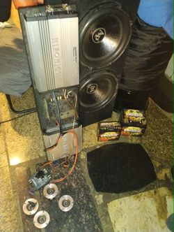 2/15s subs two amps two batteries 4 tweets  and a crossover and a small hifonics amp