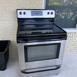 Frigidaire Stove Oven Smooth Top Works Good