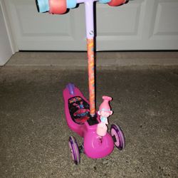 Trolls Scooter with Poppy Bobbling Head
