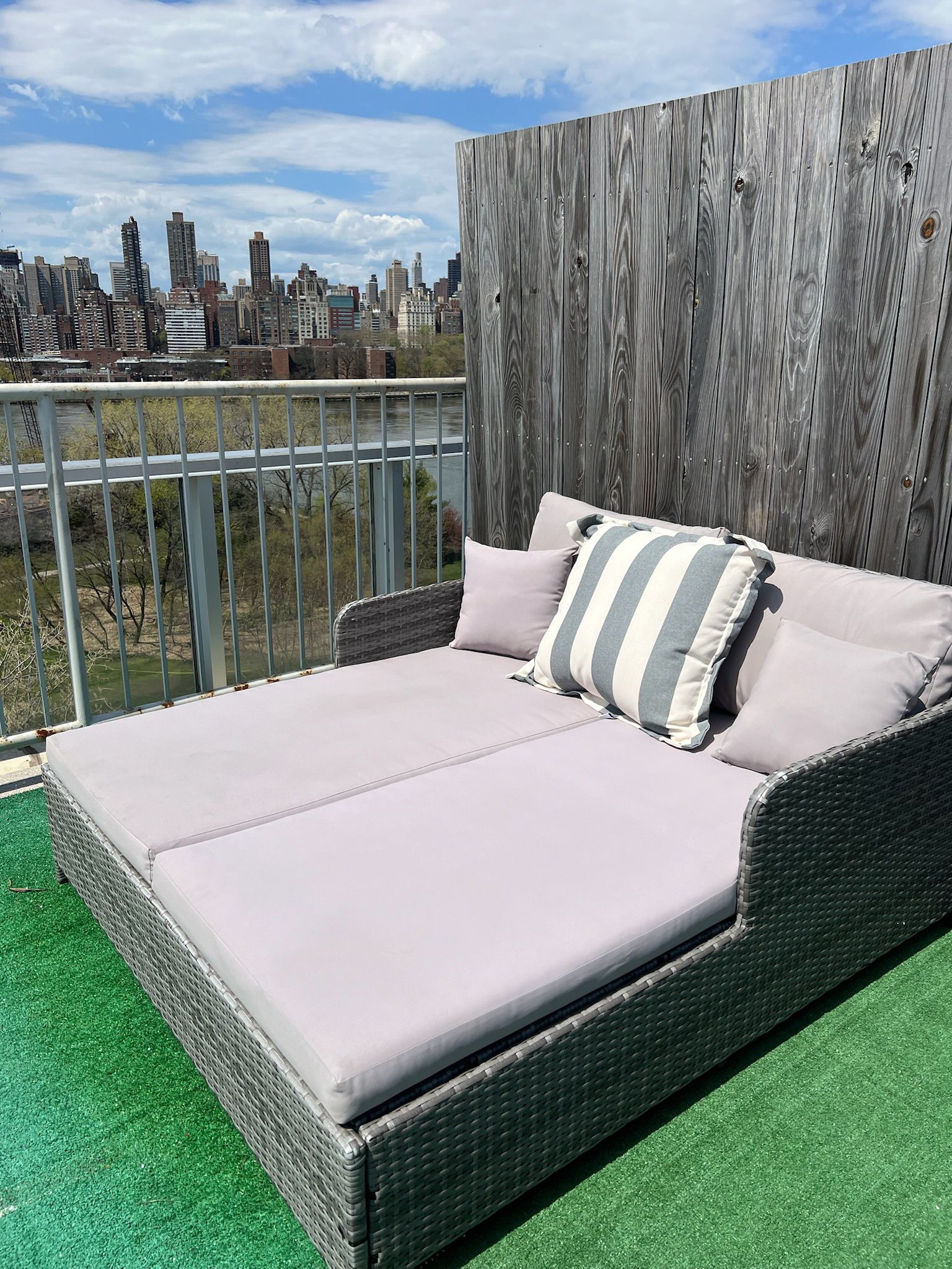 LIKE NEW Safavieh outdoor daybed double sized and cushions and pillows