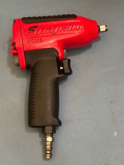 Snap-on Tools 3/8" Drive Air Impact Wrench (Red)
