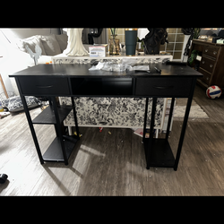 Black Desk