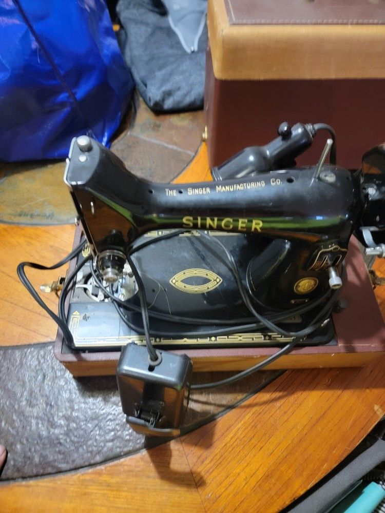 Singer Sewing Machine 1956 Or 1957