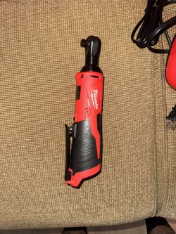 3/8” Milwaukee M12 Ratchet w charger (battery not included)