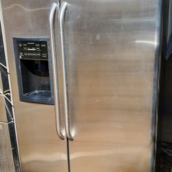 GE REFRIGERATOR STAINLESS STEEL WORKING PERFECT EVERYTHING 
