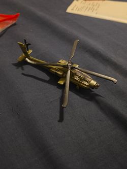 Maisto Tailwinds AH-64 Apache Die Cast.