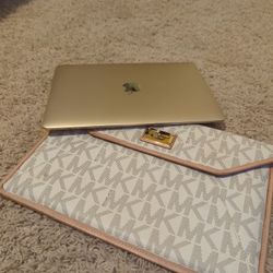 Apple Macbook