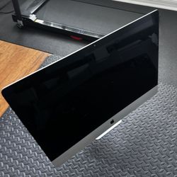 2019 iMac 27” w/ Numeric Keyboard AC+