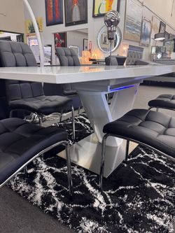 7PC White Table w/Butterfly extension leaf W/ Black Chairs