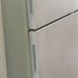 Nice Clean Hotpoint Fridge!! Very Cold!! $225