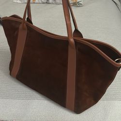   Hand  Bag. AMERAI   $75. TOYATA. 2009.    RAV4 . 0nly 119 Mile$  $8 500 