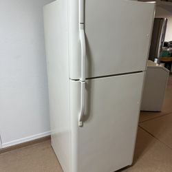 Kenmore Refrigerator (1 Month Warranty)