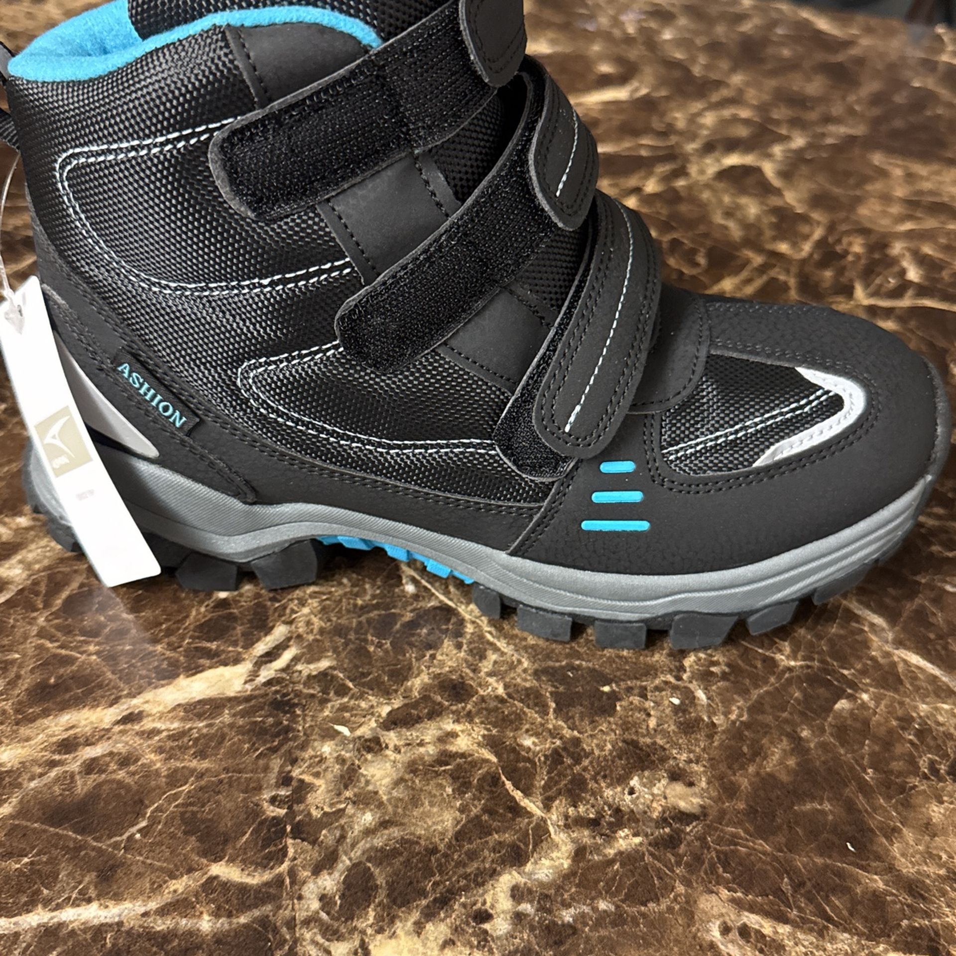 Brand New Men’s Sz 5 Snow Boots