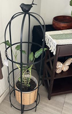 ROUND METAL FRAME FOR CLIMBING PLANTS PLANT NOT INCLUDED