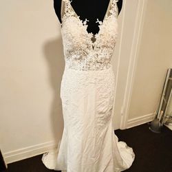 Mermaid Wedding Dress - New and Unaltered