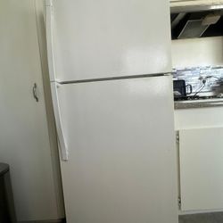 Whirlpool top freezer refrigerator
