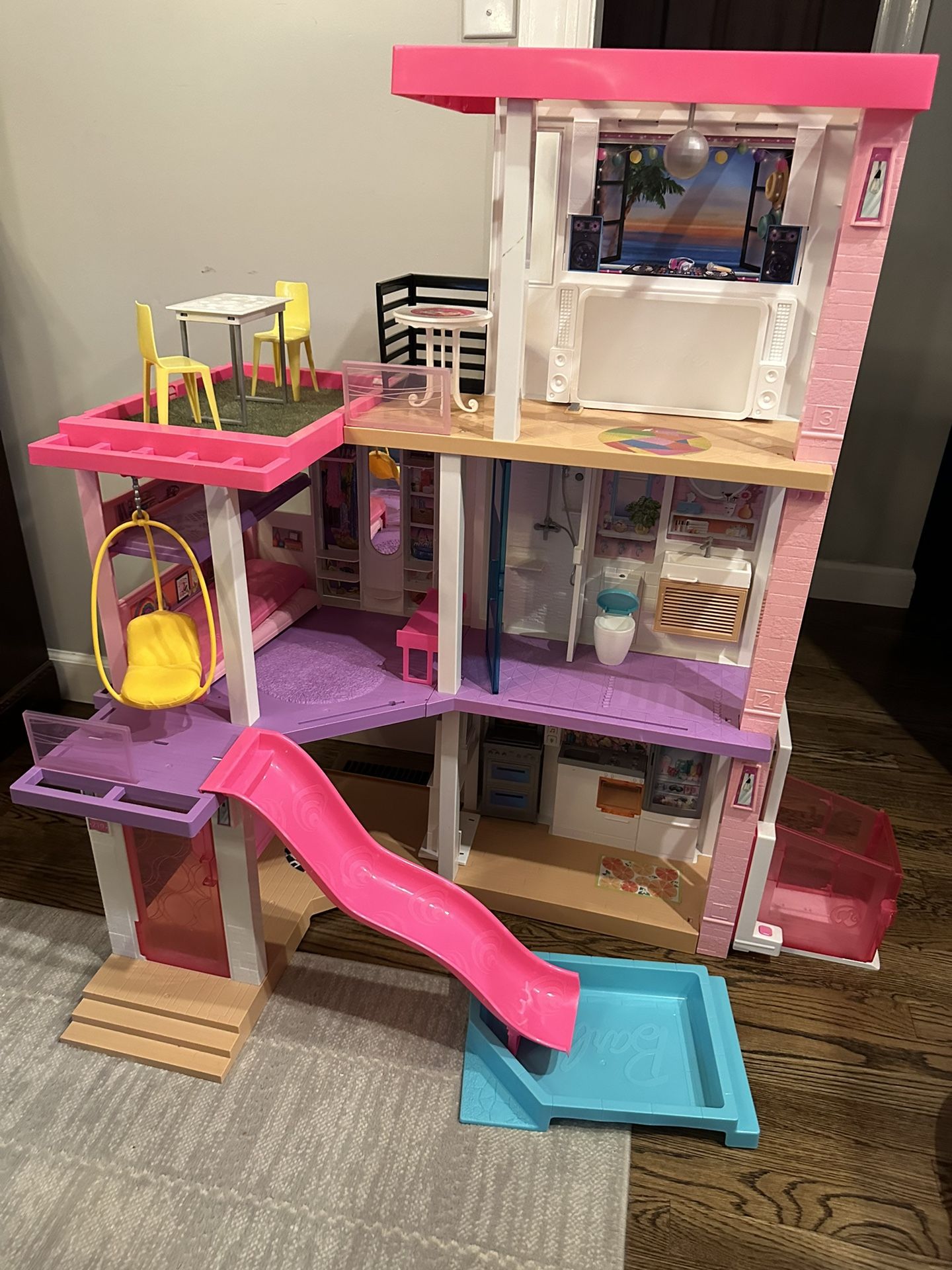 Barbie Dream House plus Accessories