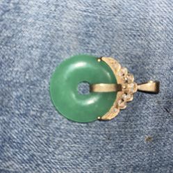 Jade peace, no chain Right Now To Day