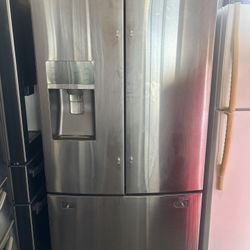 Samsung French Door Refrigerator – Stainless Steel – Ice & Water Dispenser – Works Great 