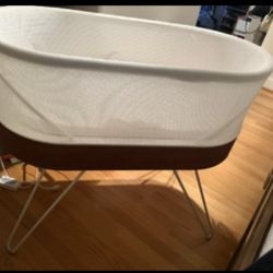 SNOO - 10 Months Old 12/24 Mfg Date