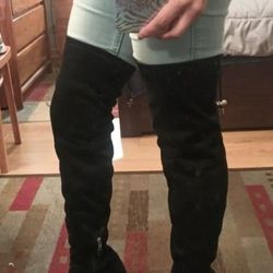 Black Suede Boots 9.5 /Botas Negras Altas 9.5