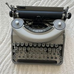 Typewriter 1930’s Remington Noiseless
