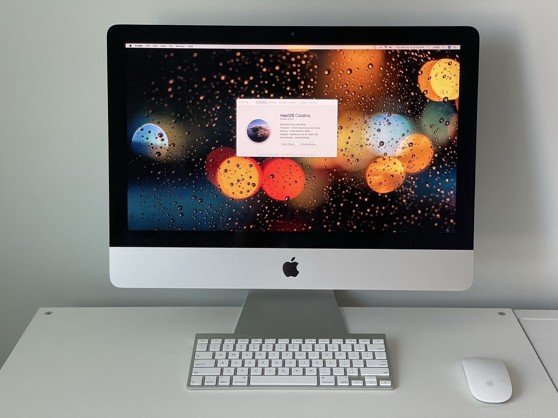 iMac 21 Inch (Looks new)