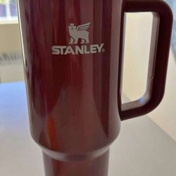 Stanley Elf collab 40oz