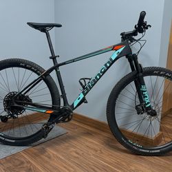 🚴🏻 Bianchi Nitron Carbon MTB – Size L– SRAM 12 Speed – 29er 🔥  Lightweight, fast, and ready to ride 💨 Perfect for trails, city riding, or anyone
