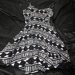 Size Large Black & White Geometric Print Dress