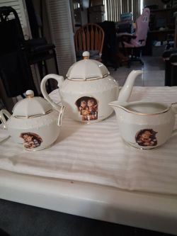 Danbury Mint M. J. Hummel Stormy Weather Umbrella Boy 5-pc Porcelain Tea Set