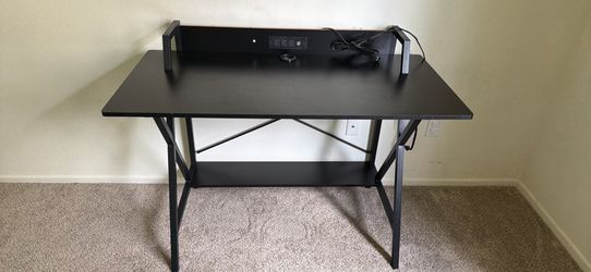 Gaming desk