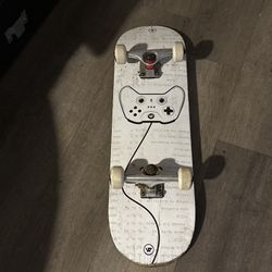 skateboard  (used but in good condition) 