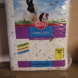 Kaytee Clean & Cozy Confetti Bedding for Pet Guinea Pigs, Rabbits, Hamsters, Gerbils, and Chinchillas, 49.2 Liters