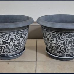 *** REDUCED *** PAIR of 12" (Diameter) Blue Circle Resin Planters @ Lasting Creations
