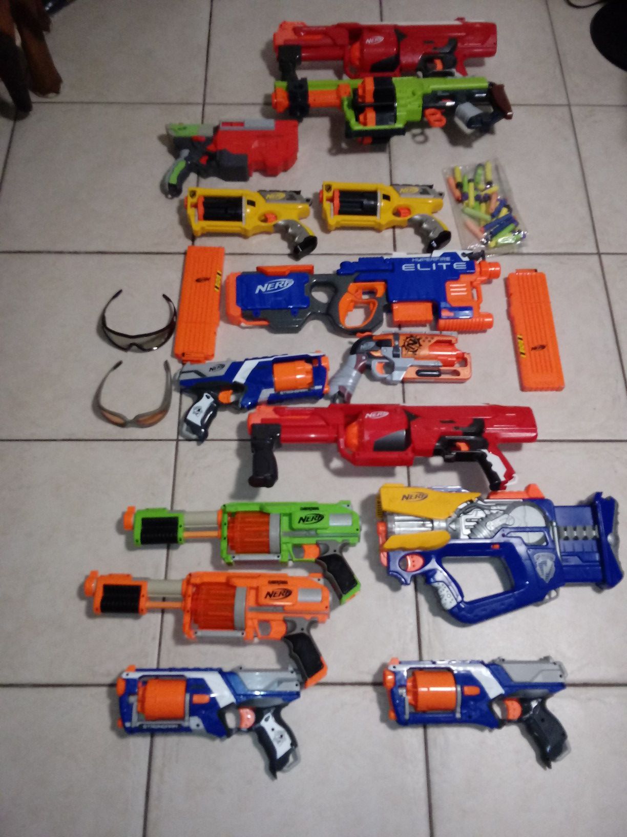 Lot of 14 nerf guns and accessories