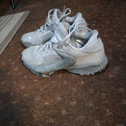 Nike Giannis Size 9 $25