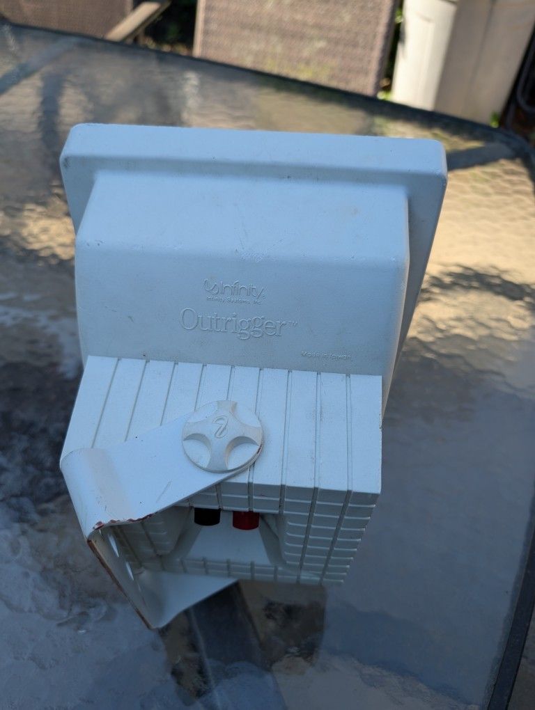 1 Infiniti Outrigger Speaker
