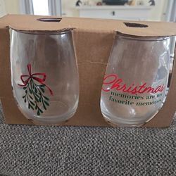 Set Of 2 Christmas Wine Glasses